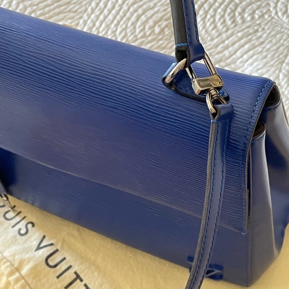 Louis Vuitton Cluny MM bag - Picture 9 of 16